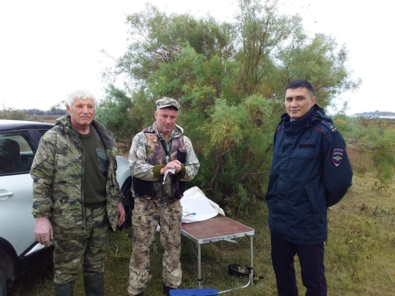 В Астраханской области сотрудники МЧС нашли пропавших на реке туристов