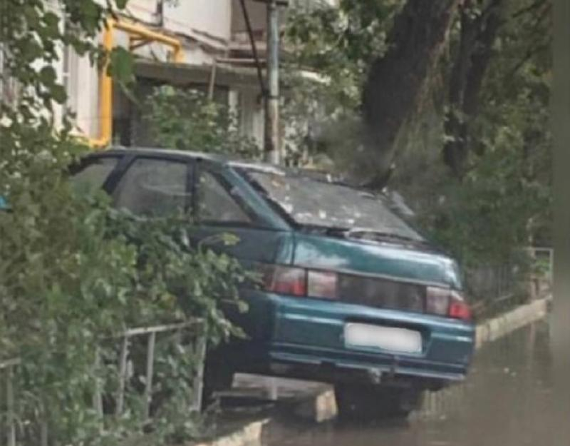 Астраханца, нарушившего правила парковки, полиция вычислила через социальные сети