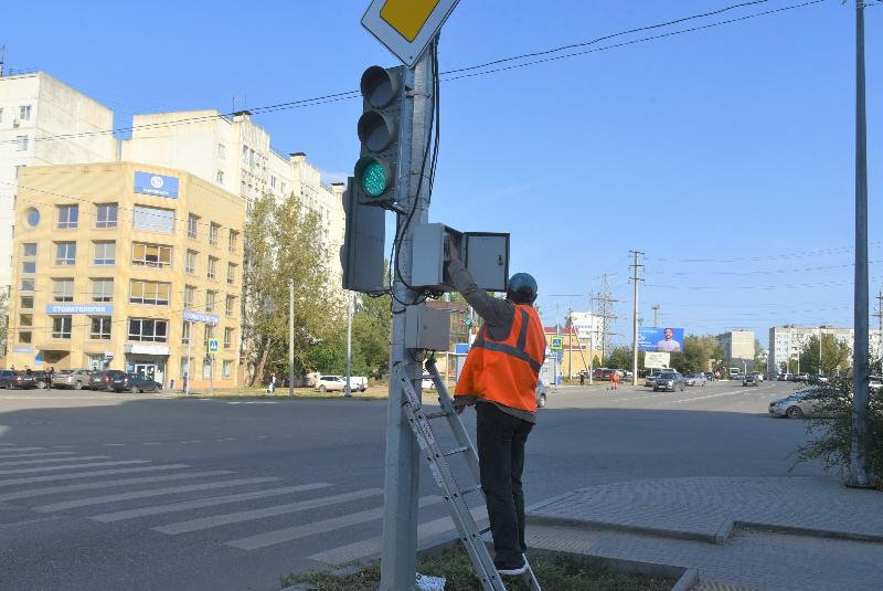 В Астрахани на перекрёстке улиц Куликова и Бориса Алексеева заработал светофор