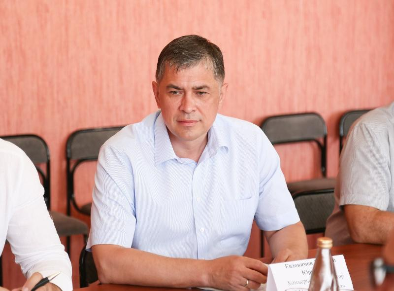 Астраханский депутат-миллионер Дмитрий Евдокимов любит детей, котиков и фотосессии