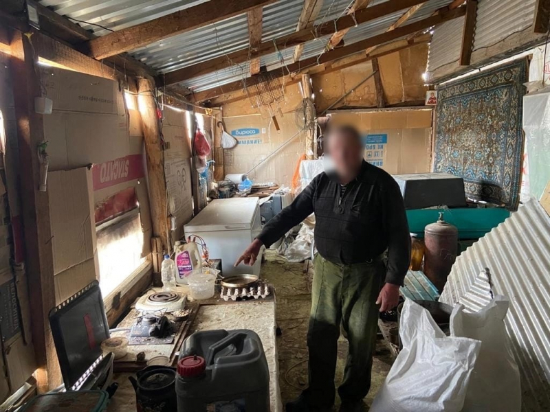 Житель Астраханской области хранил взрывчатое вещество под своей кроватью