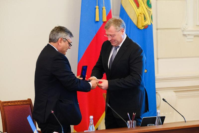 Губернатор Астраханской области удостоен высокой награды МИД России