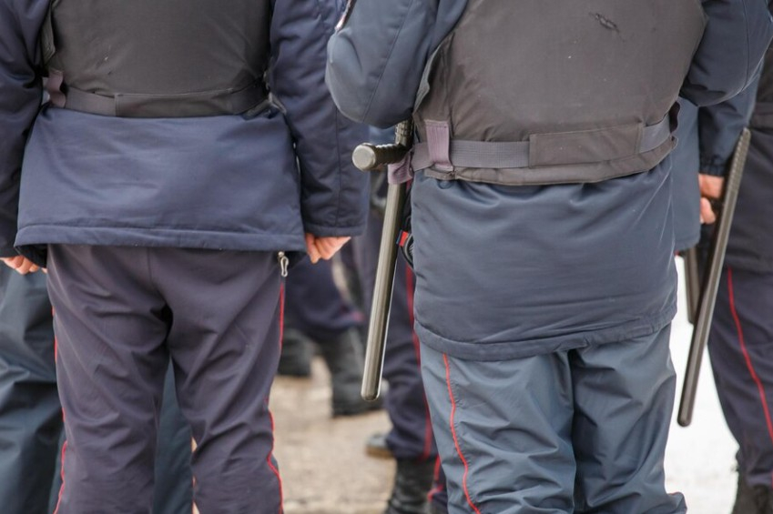 В Астрахани бывшего полицейского осудят за торговлю наркотиками