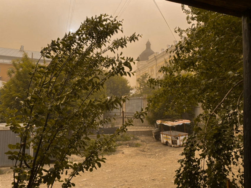 МЧС предупреждает: на Астрахань надвигается сильный ветер и пыльная буря 