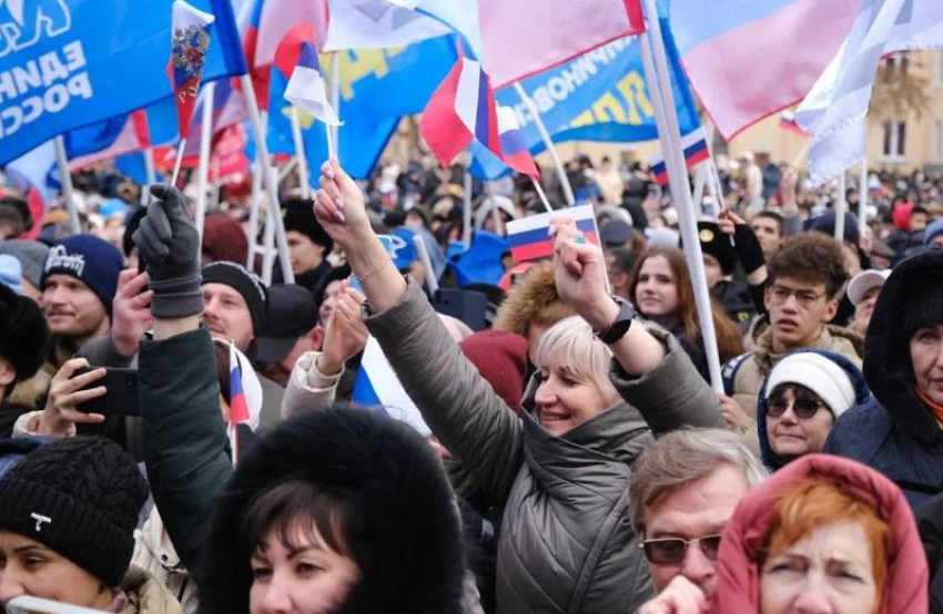 Астраханский митинг-концерт в поддержку российских военнослужащих посетили 8000 человек