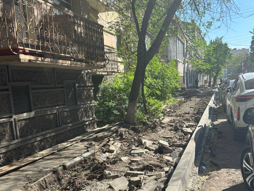 В Астрахани в рамках нацпроекта ремонтируют дороги, ведущие к центральной набережной