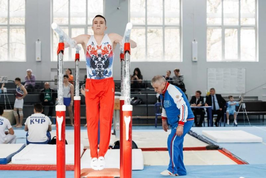 Астраханец Сергей Ельцов победил в первенстве ЮФО по спортивной гимнастике