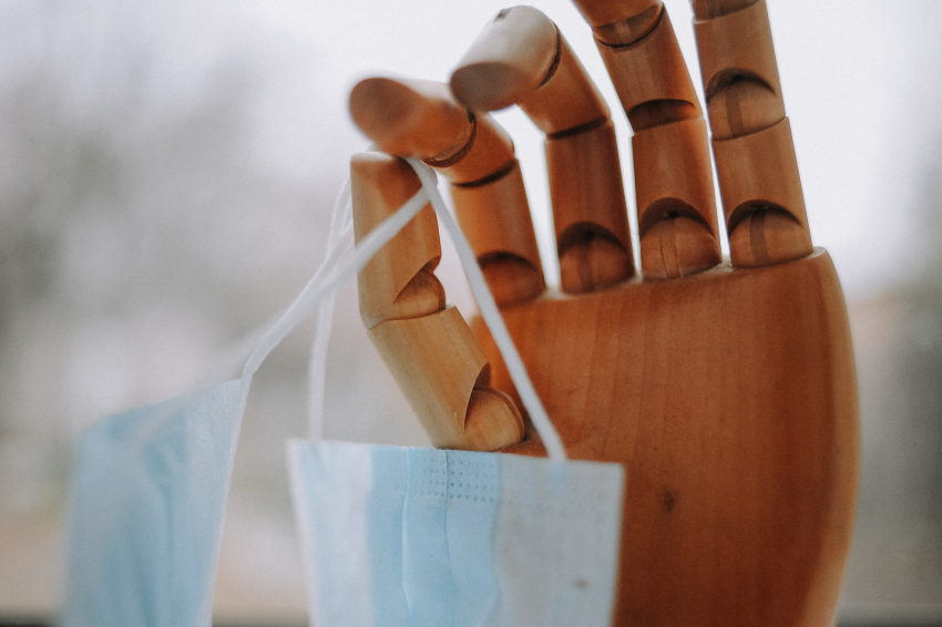 За минувшие сутки от коронавируса скончалось 12 астраханцев