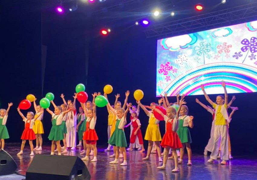 В школах Астрахани рассказали о роли семьи в жизни человека по случаю Дня отца