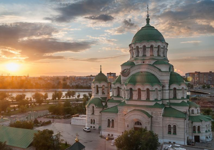 Сегодня в Астрахани православные отмечают День Святой Троицы 