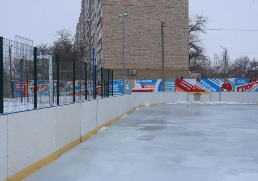 Новый каток на севере Астраханской области закрыли спустя четыре дня