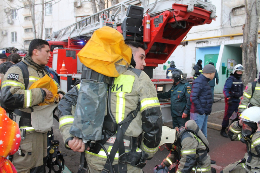 Во время пожара на улице Софьи Перовской было спасено 23 человека