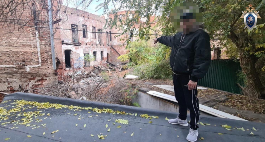 В Астрахани группа молодых людей избила мужчину и вымогала деньги