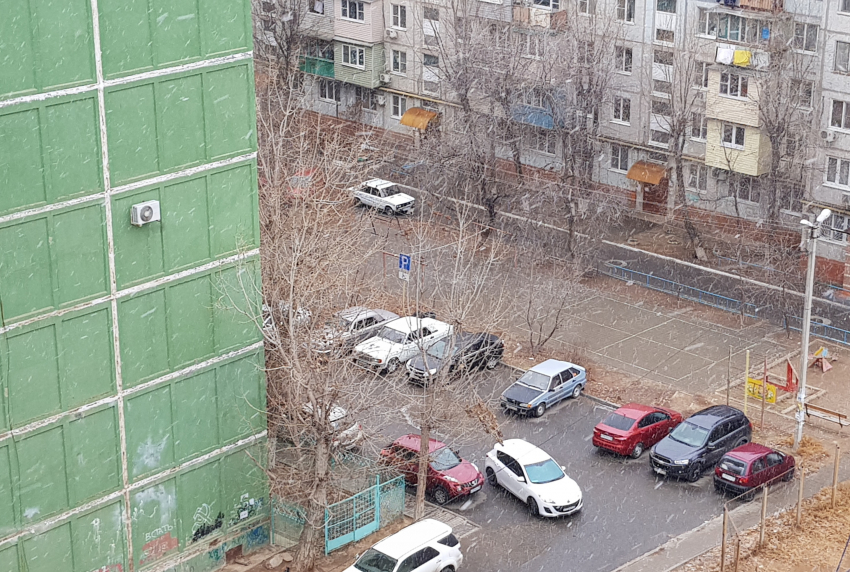В Астрахани наконец-то пошел снег
