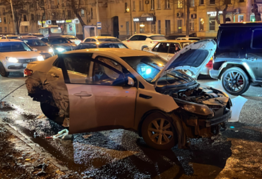 Пострадавший в аварии молодой астраханец погиб: его друг предстанет перед судом