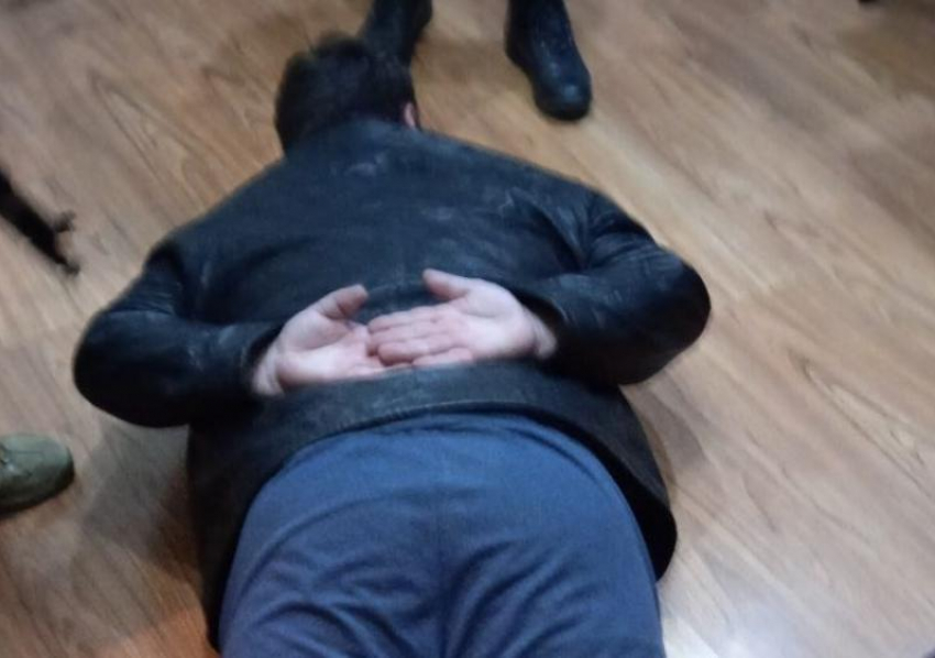 В Астрахани задержали мужчину, которого искали по всей стране за смертельное ДТП