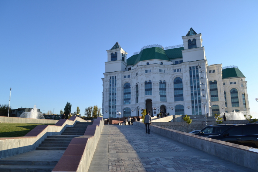 Астраханский Театр Оперы и Балета закрыл сезон и понравился Мединскому