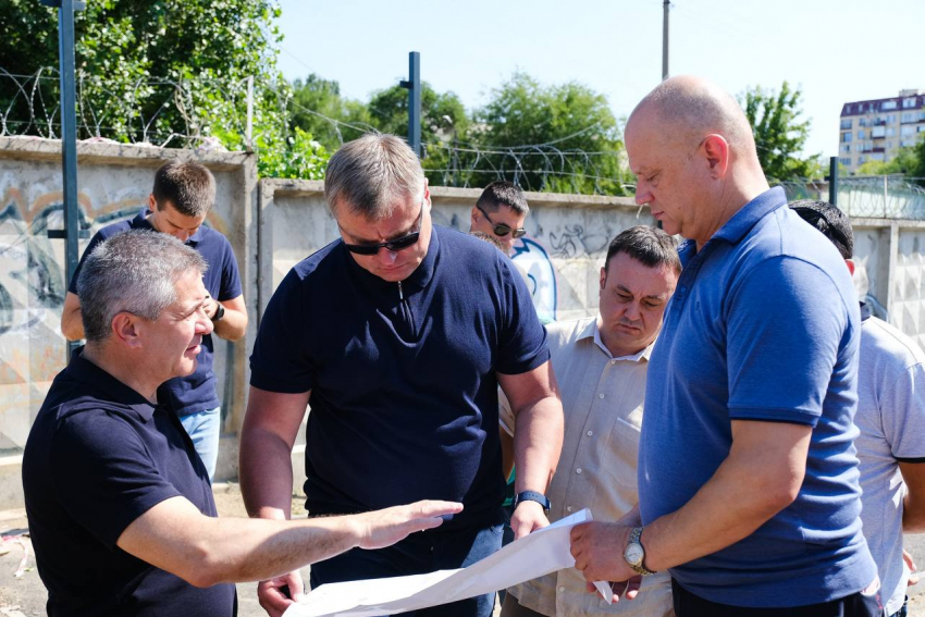 Губернатор Игорь Бабушкин проинспектировал ход работ на Комсомольской набережной 