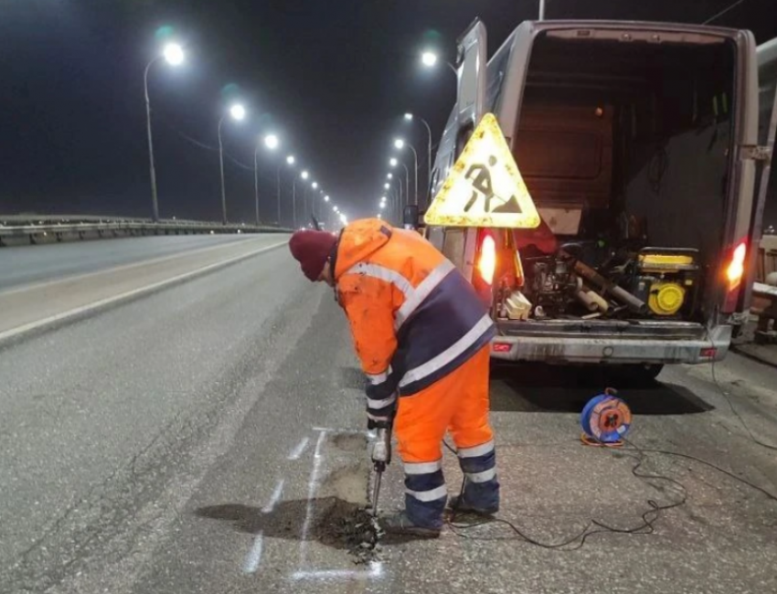 Глава Астрахани поделился планами ремонта Нового и Старого мостов