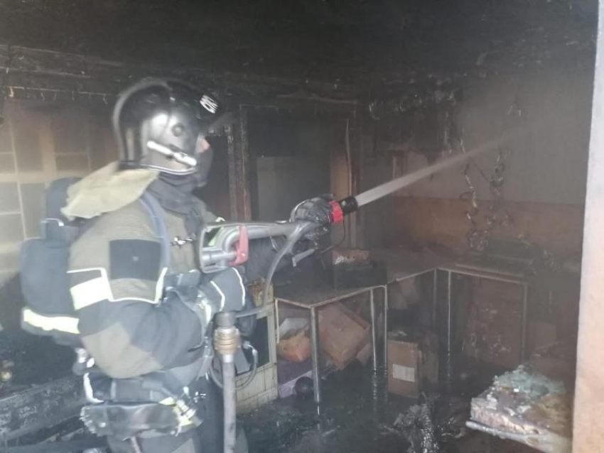 В Астрахани на пожаре погибли два человека