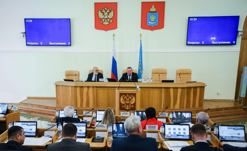 Депутаты Думы Астраханской области обсудили на заседании 20 вопросов