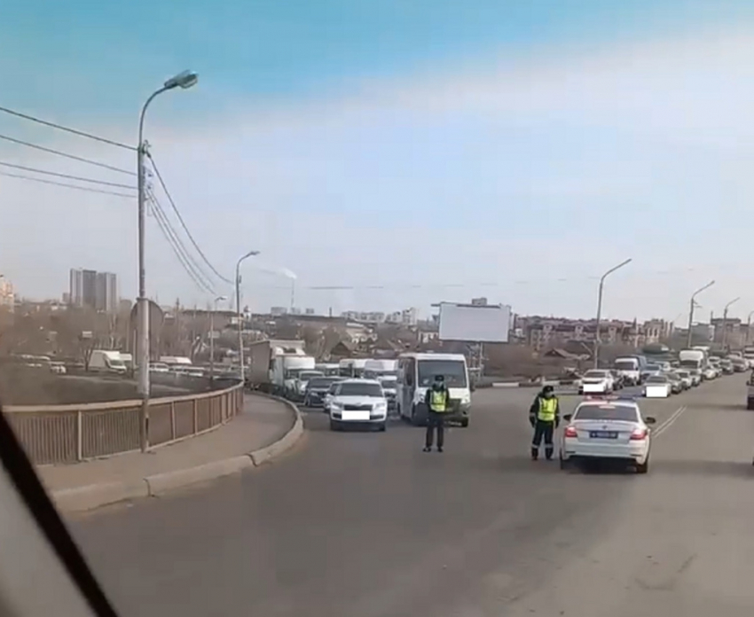 Городские власти объяснили, зачем в Астрахани перекрыли движение на Старом мосту