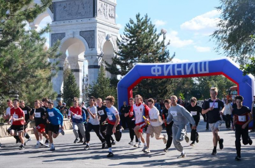 Почти тысяча астраханцев приняли участие в традиционном забеге на набережной