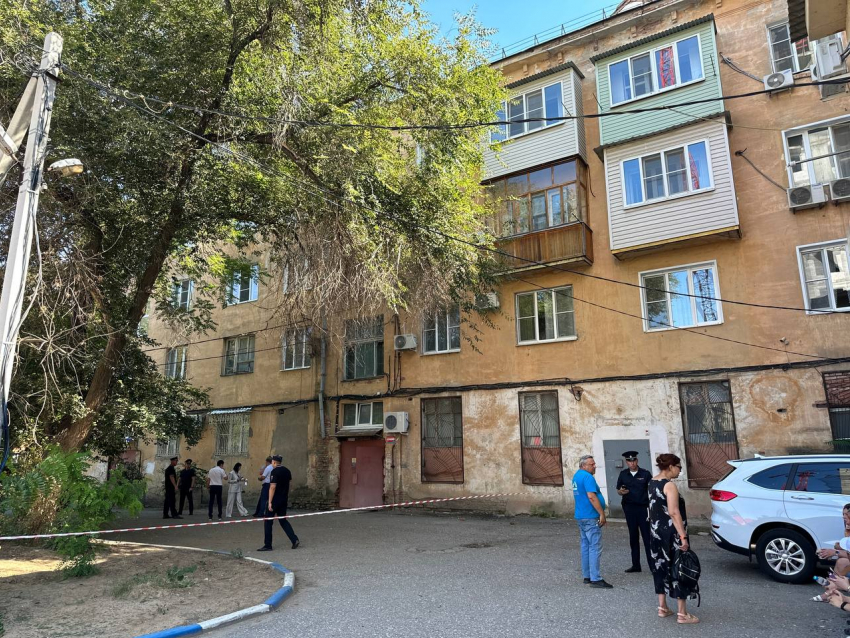 В Астрахани экстренно эвакуировали жильцов многоэтажки, в доме серьезная угроза