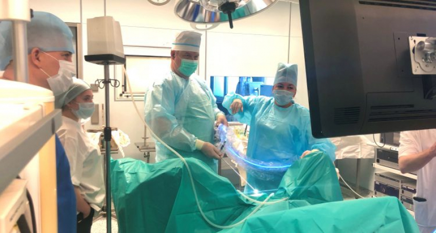 В Александро-Мариинской больнице апробировали новое хирургическое оборудование