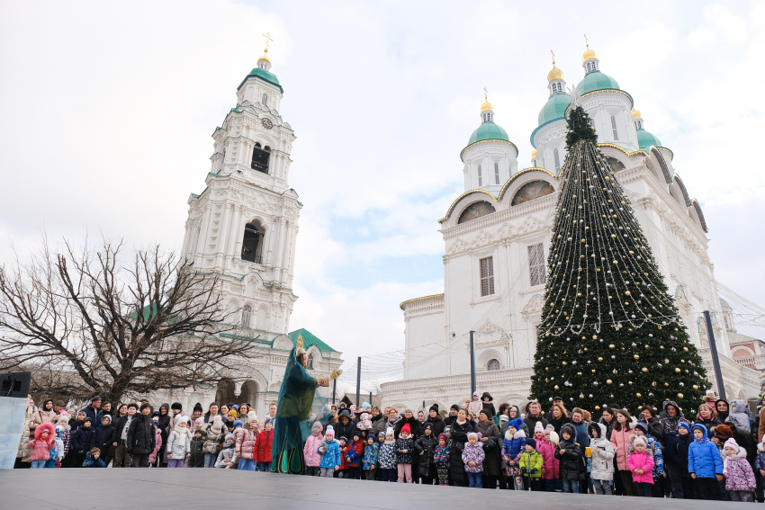 50 тысяч астраханцев посмотрели «Зимнюю сказку» в Астраханском кремле