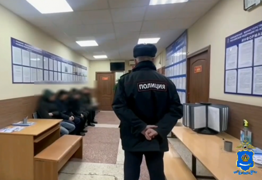 В астраханском порту задержали пятерых работников-нелегалов