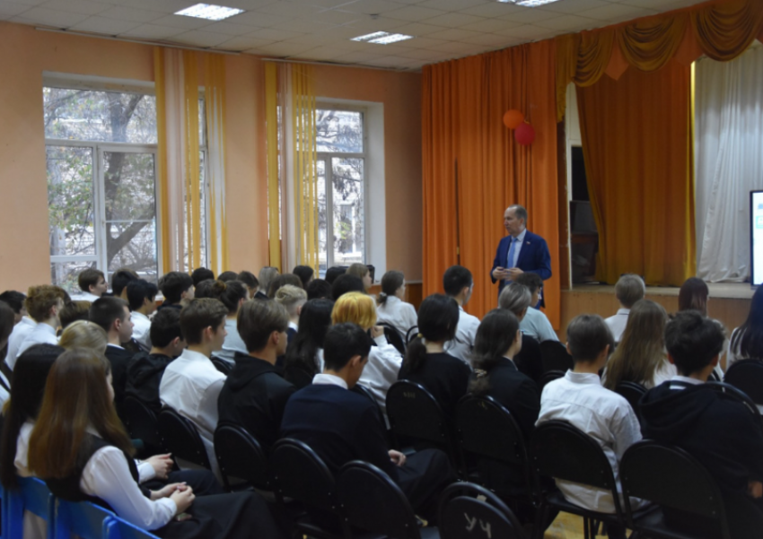 Игорь Седов заглянул в будущее вместе с астраханскими школьниками