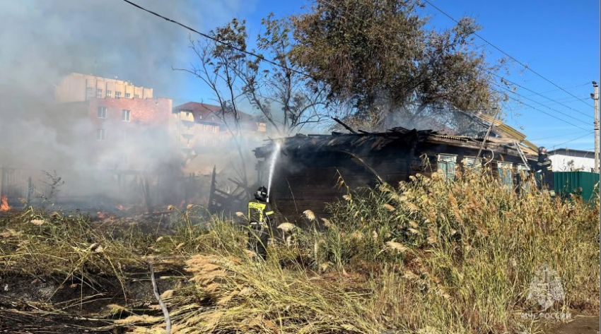 В Астрахани снова тушили сильнейший пожар