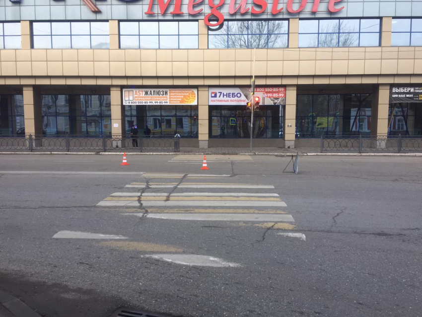 В центре Астрахани на пешеходном переходе сбили женщину