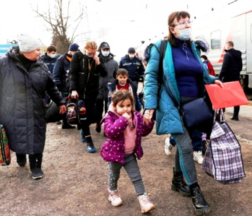 «Дайте нам спокойно жить» - беженцев из Мариуполя готовят к выселению из «Астраханских зорь»