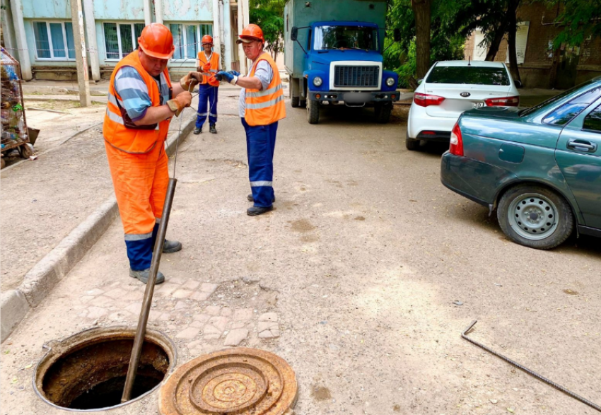 «Астрводоканал» устранил канализационную аварию на улице 1-я Литейная