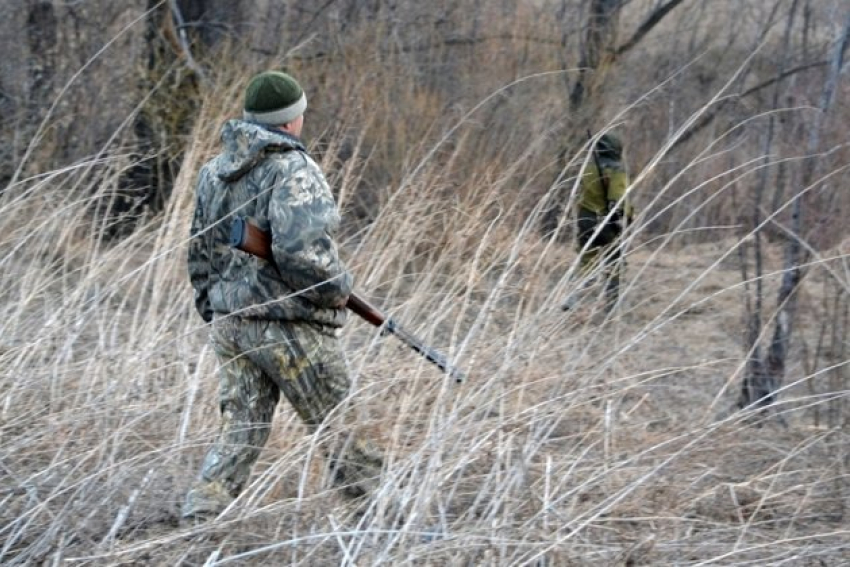 В Астраханской области вторые сутки ищут двух мужчин, пропавших на охоте