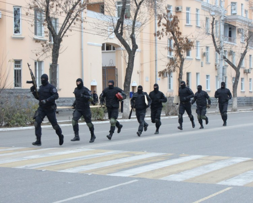 Полиция приглашает астраханцев на службу в специальное подразделение «ГРОМ» 