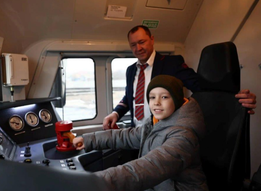 Железнодорожники исполнили мечту юного астраханца в рамках акции «Ёлка желаний»