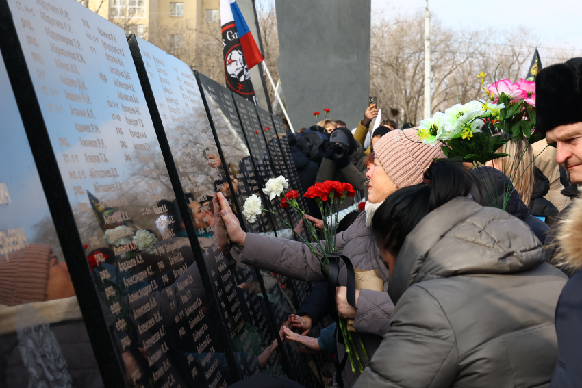 В Астрахани открыли мемориал в память об участниках СВО