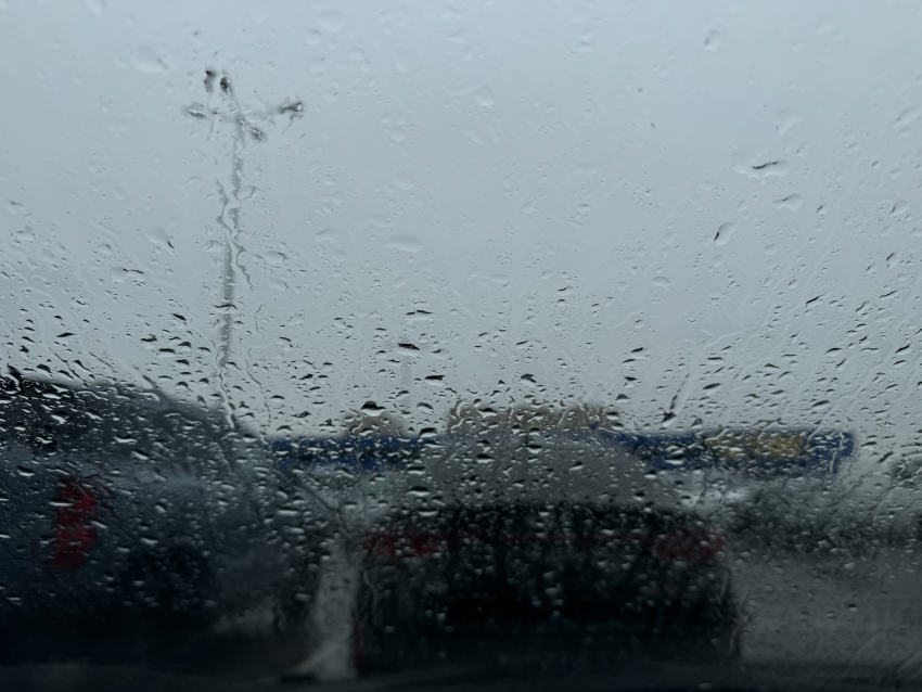 Сильный ветер оставил без света населенные пункты Астраханской области