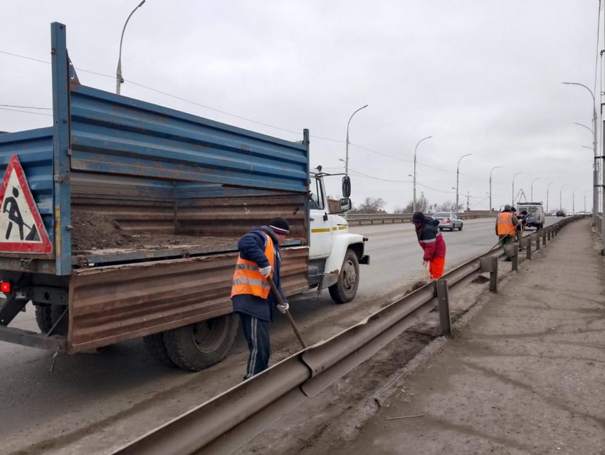 В Астрахани зачищают Новый мост