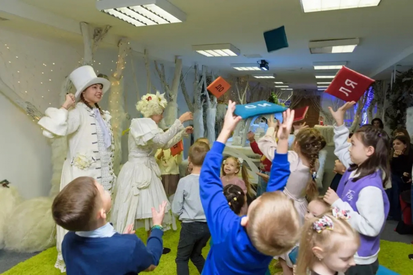 В Астрахани мастерскую Деда Мороза посетили более тысячи детей