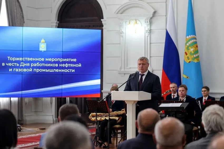В Астраханской области работников нефтегазовой отрасли поздравили с профессиональным праздником