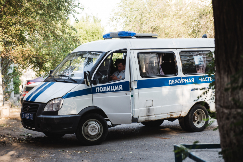 Полицейским удалось убедить молодую астраханку, что в гостях хорошо, а дома лучше