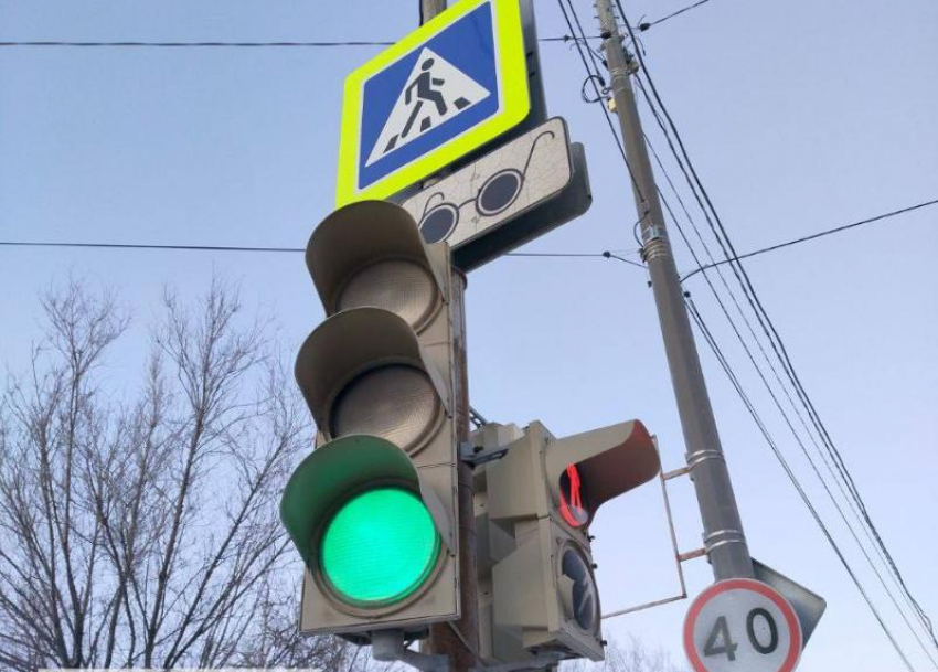 В Астрахани светофор на перекрестке заставили заговорить