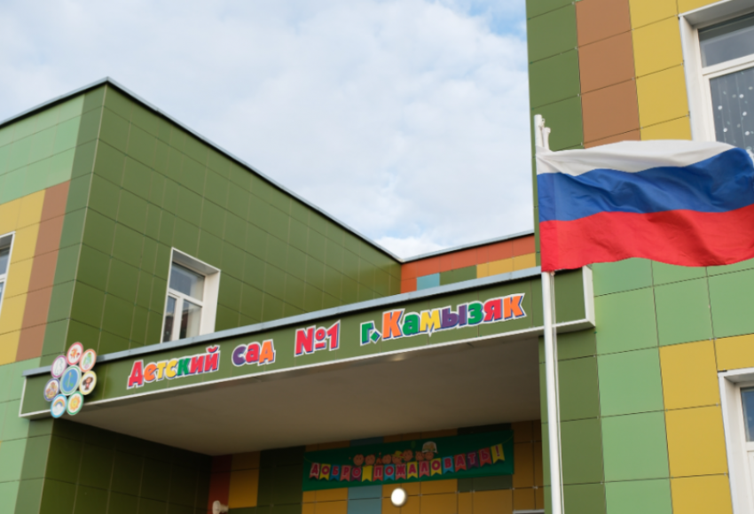 Под Астраханью открыли двухэтажный детсад с игровыми площадками