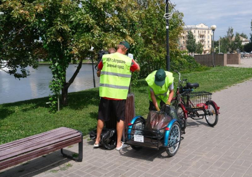 Глава Астрахани осветил последствия пикников у Лебединого озера