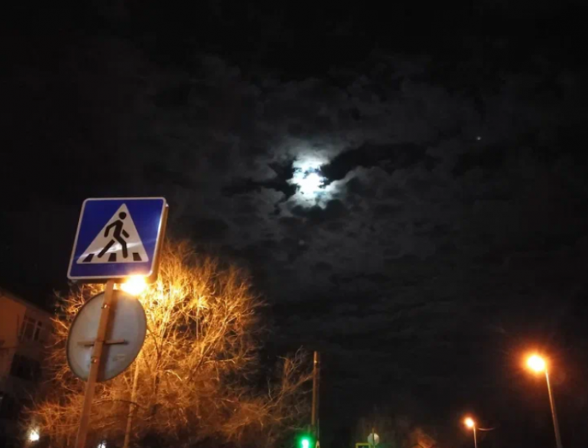 Две ночи подряд подросток устраивал беспредел в Ленинском районе Астрахани