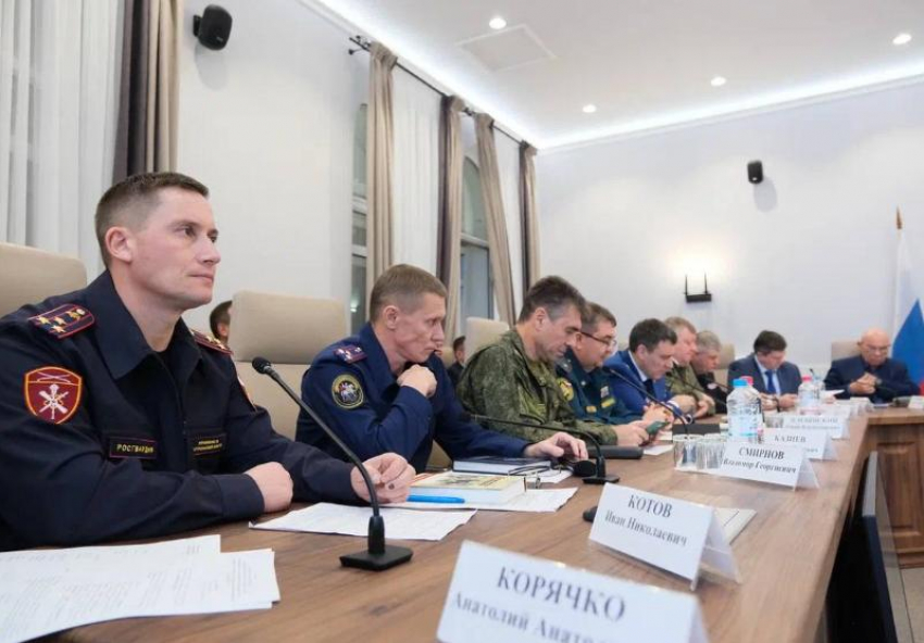 Безопасность астраханцев на новогодних праздниках обеспечат больше 800 силовиков